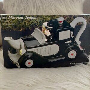 UNIQUE JUST MARRIED TEAPOT